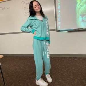 Meet your Posher, Angela